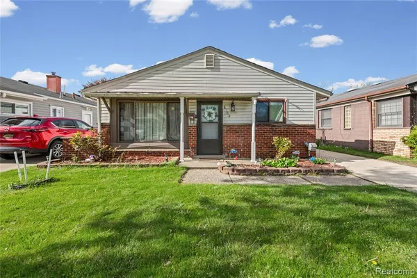 $190,000 | 8153 Dale, Center Line, MI 48015