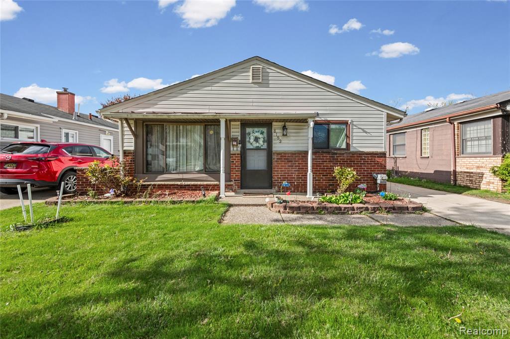 8153 Dale Center Line, MI 48015 - Photo 1 of 19