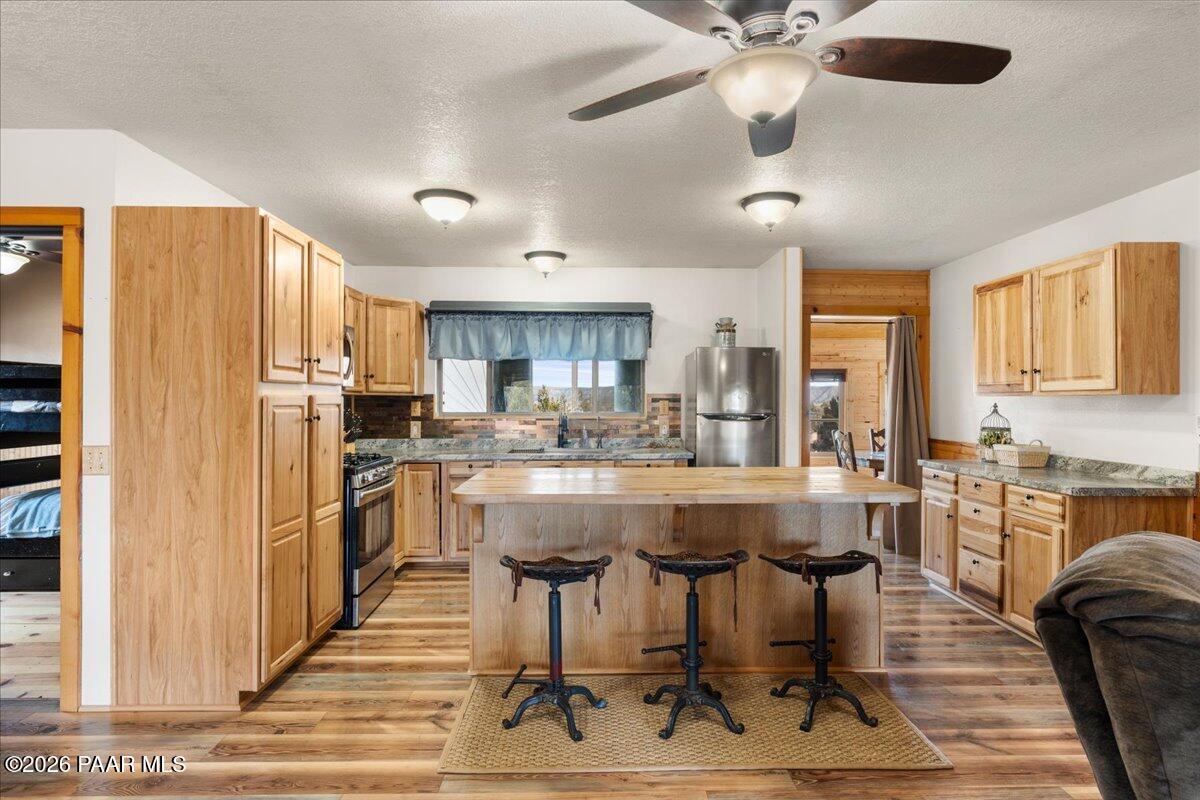 33694 Gallina Road Seligman, AZ 86337 - Photo 12 of 35 09-Kitchen & Bar Area