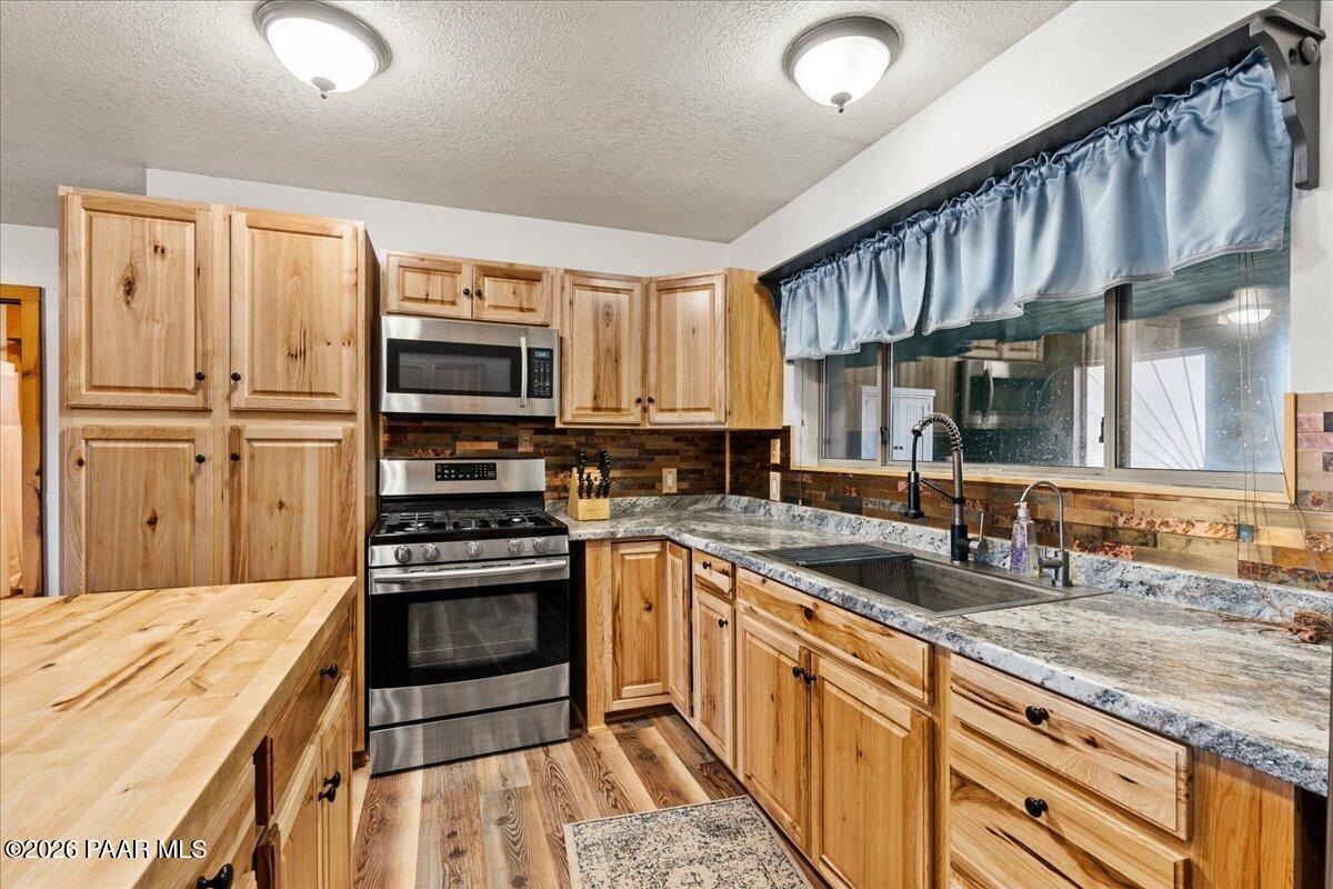 33694 Gallina Road Seligman, AZ 86337 - Photo 13 of 35 10-Kitchen