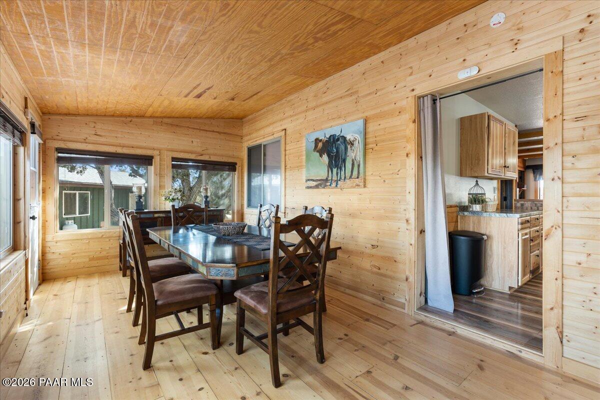 33694 Gallina Road Seligman, AZ 86337 - Photo 21 of 35 13-Dining Area