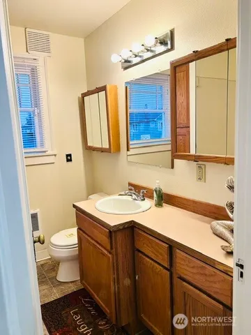 $280,000 | 304 Emerson Avenue, Hoquiam, WA 98550