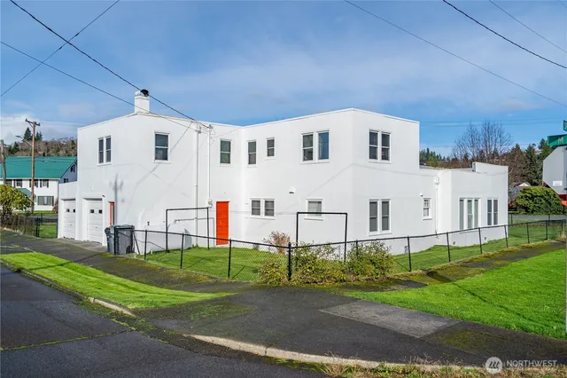 $280,000 | 304 Emerson Avenue, Hoquiam, WA 98550