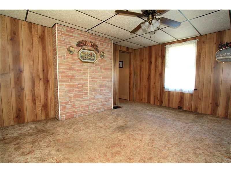 914 Armbrust Hecla Road Mount Pleasant, PA 15666 - Photo 2 of 9 Living Room.