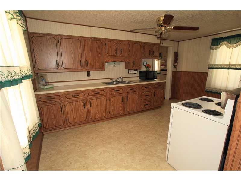 914 Armbrust Hecla Road Mount Pleasant, PA 15666 - Photo 4 of 9 Kitchen.