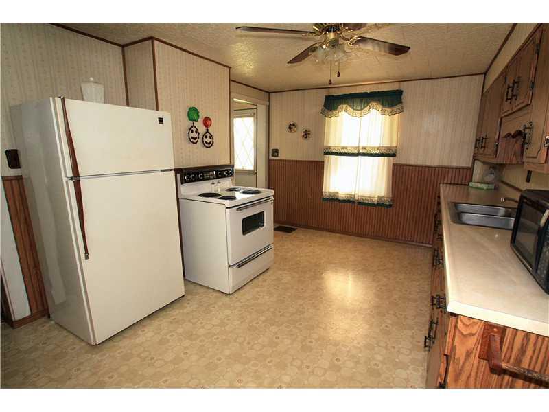 914 Armbrust Hecla Road Mount Pleasant, PA 15666 - Photo 5 of 9 Kitchen.