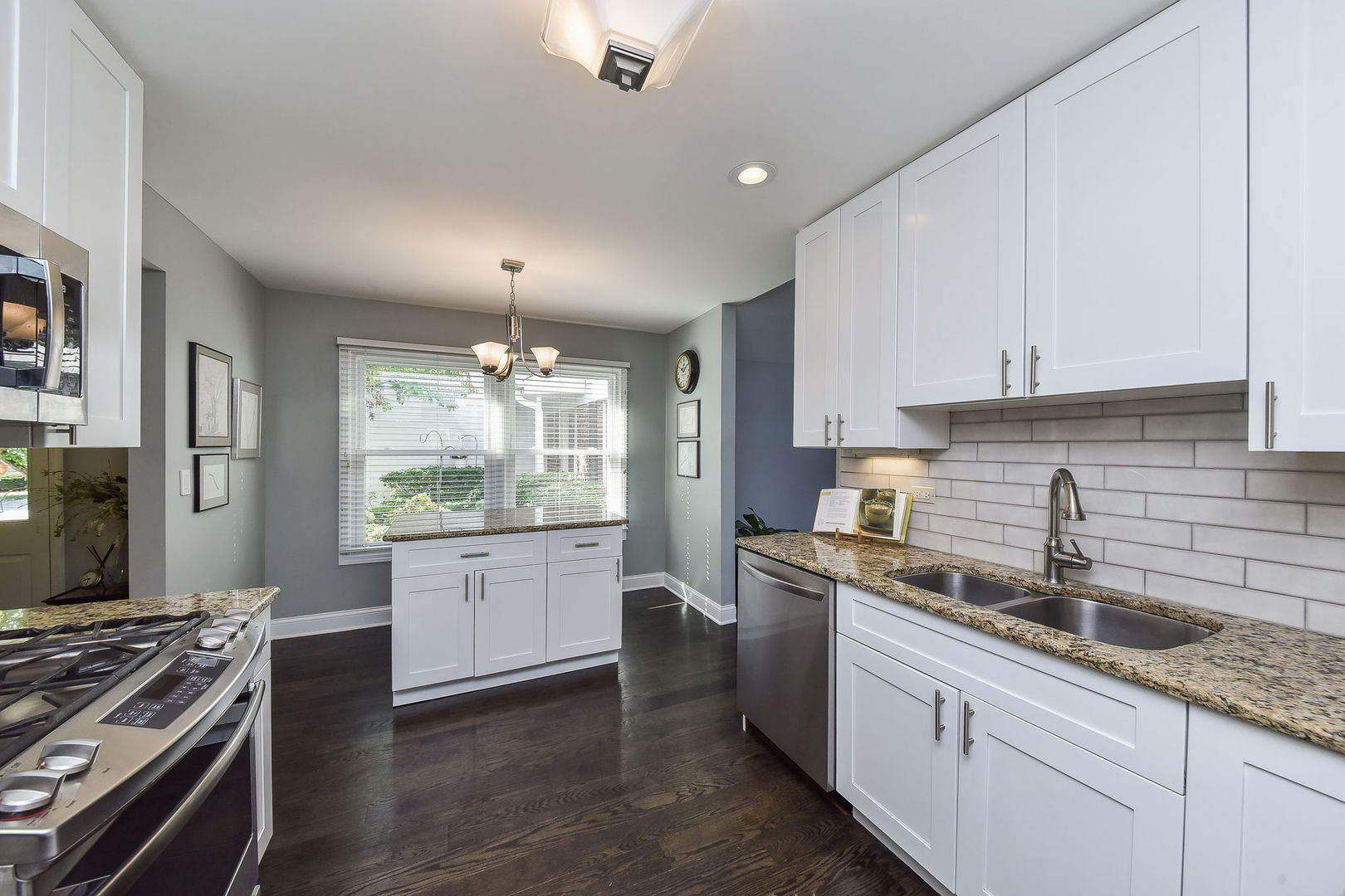 1004 Adare Drive Wheaton, IL 60189 - Photo 8 of 27