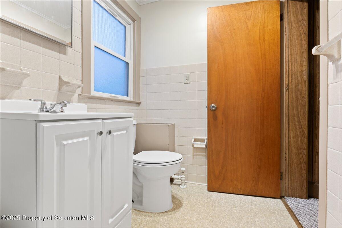 1446 Thackery Street Scranton, PA 18504 - Photo 11 of 25 a bathroom with a sink a toilet and shower