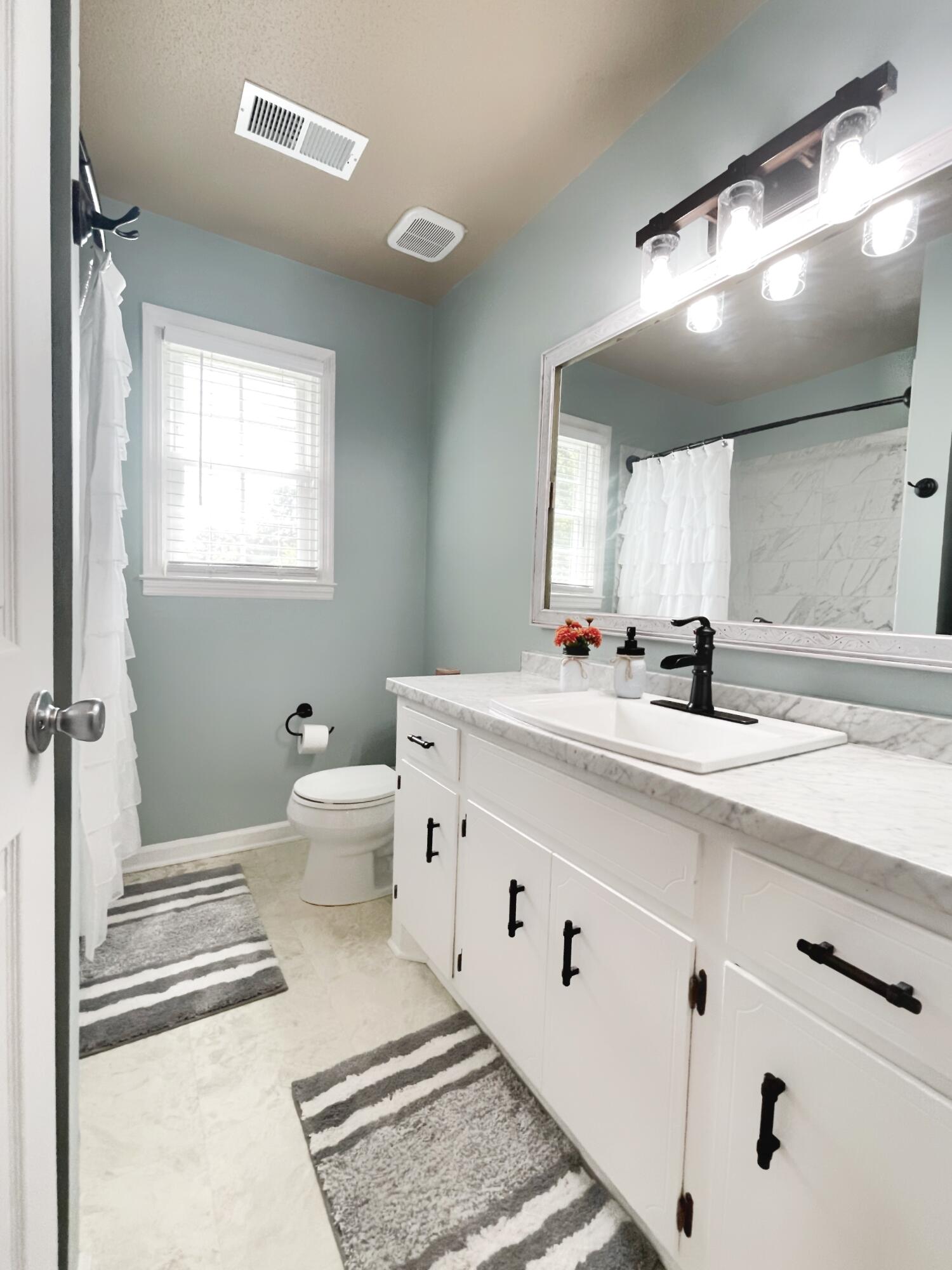 822 Beauregard Road Summerville, SC 29486 - Photo 11 of 18 Bathroom 2