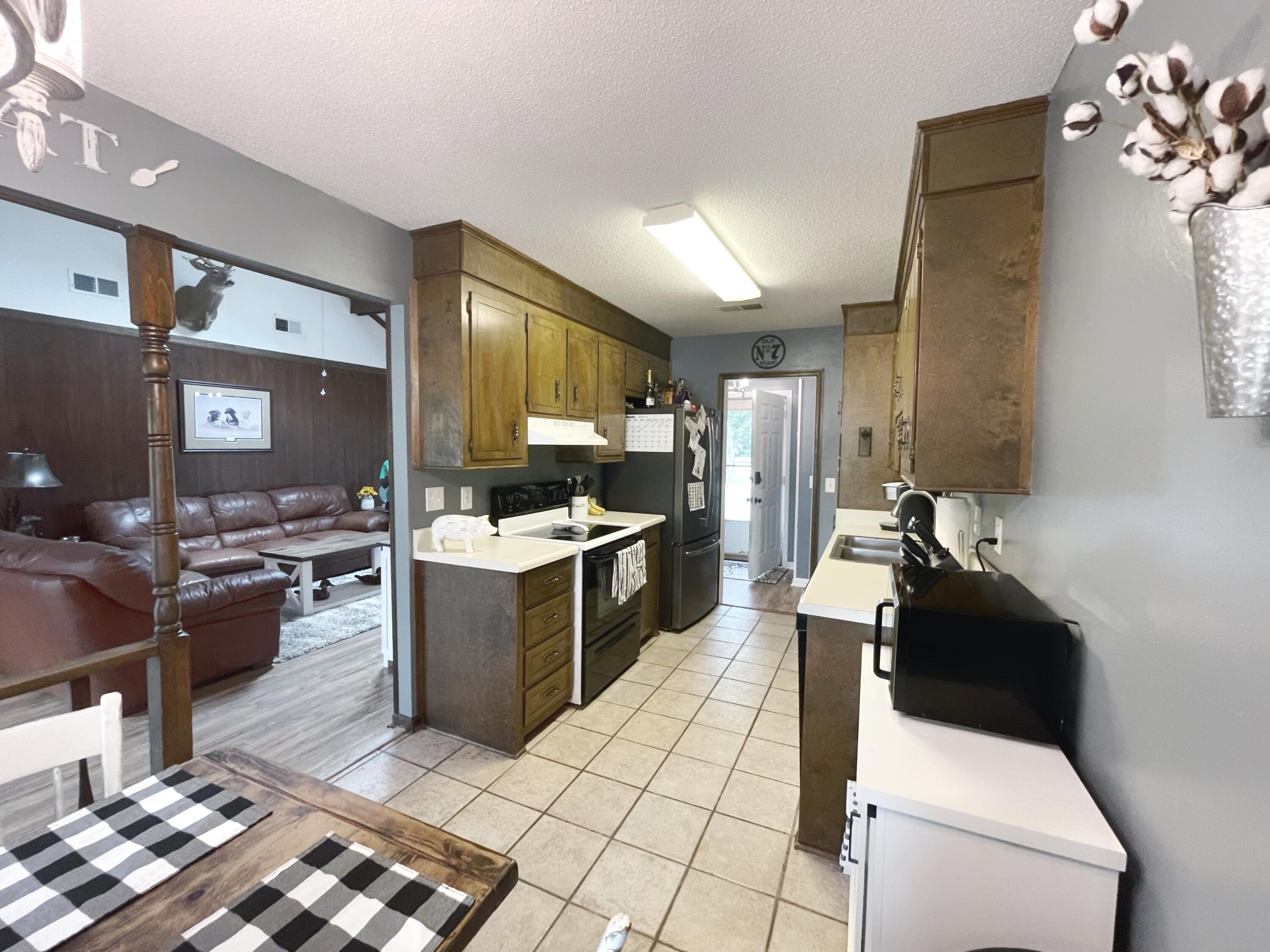 822 Beauregard Road Summerville, SC 29486 - Photo 5 of 18 Kitchen to great room