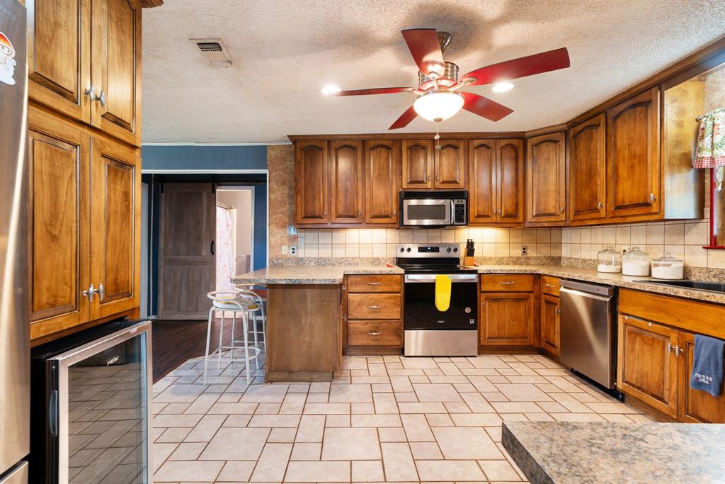 9157 Highway 271 Powderly, TX 75473 - Photo 7 of 28