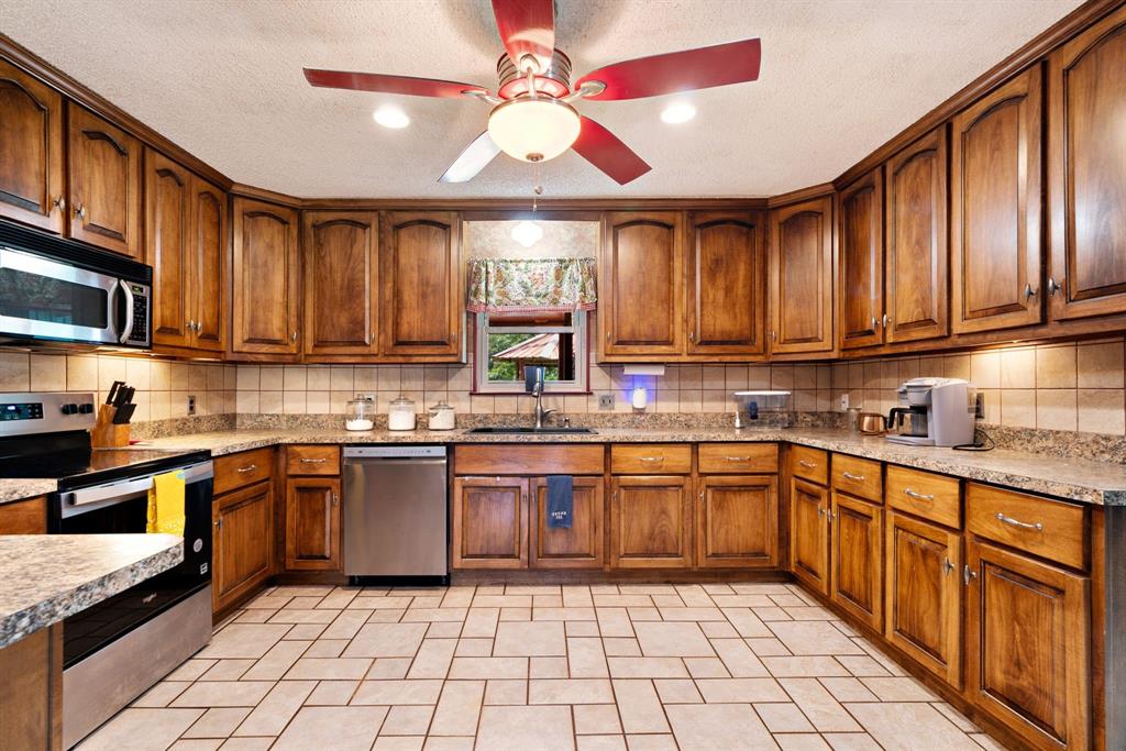 9157 Highway 271 Powderly, TX 75473 - Photo 8 of 28