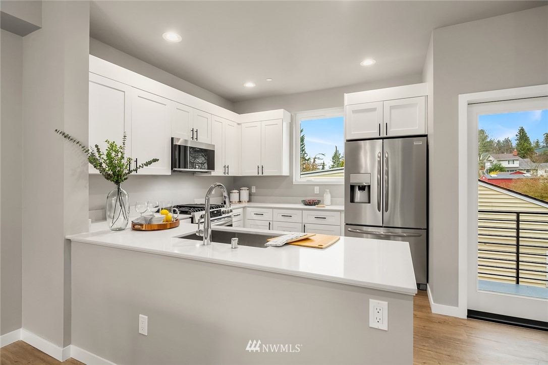 18028 10th Avenue Northeast, Unit C Shoreline, WA 98155 - Photo 5 of 20