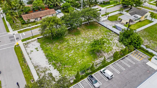 $2,400,000 | 248 Southeast 1st Avenue, Delray Beach, FL 33444