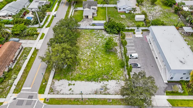 $2,400,000 | 248 Southeast 1st Avenue, Delray Beach, FL 33444
