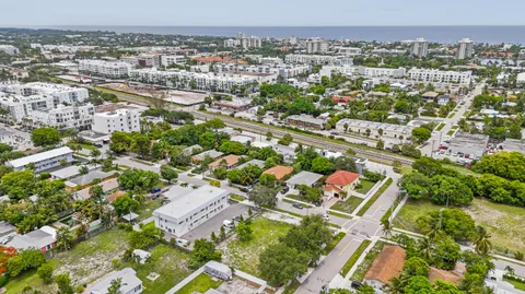 $2,400,000 | 248 Southeast 1st Avenue, Delray Beach, FL 33444