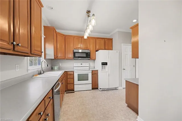 $395,000 | 802 Lisa Run Court, Kernersville, NC 27284