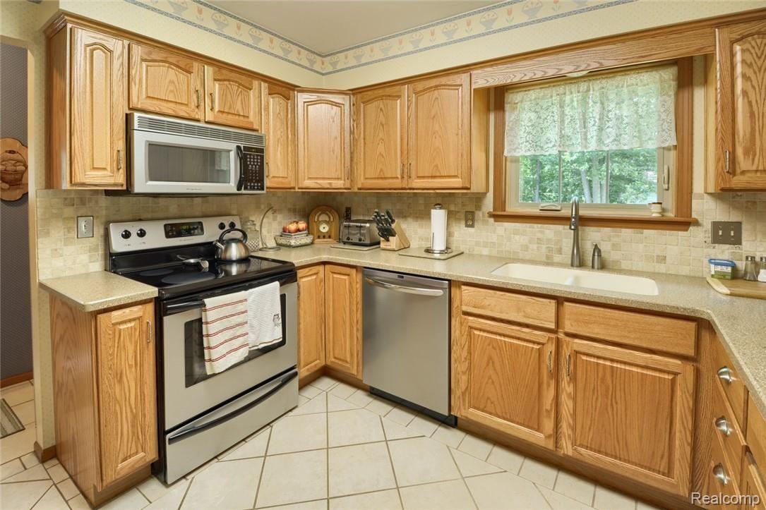 1046 South Gale Road Davison, MI 48423 - Photo 22 of 54 DSC_0322-HDR(3).jpg