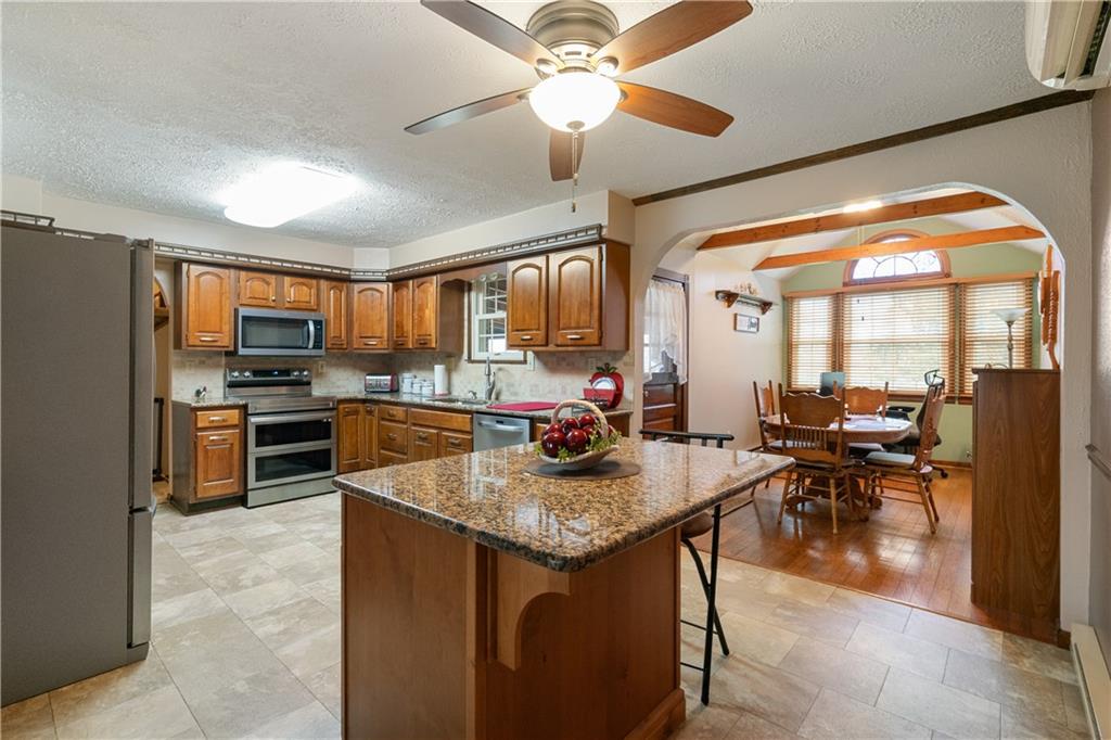 1392 Harmony Road Baden, PA 15005 - Photo 3 of 19