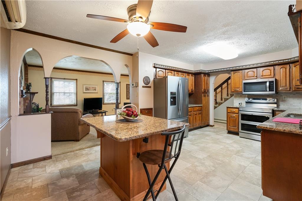 1392 Harmony Road Baden, PA 15005 - Photo 4 of 19