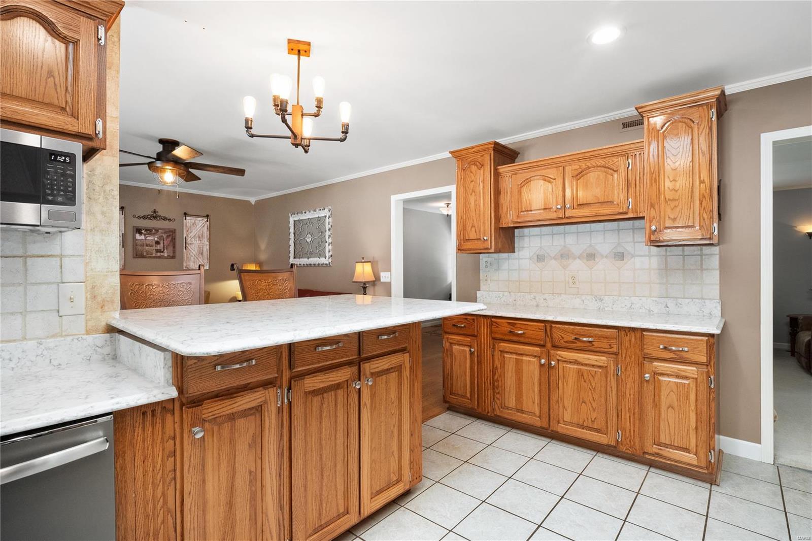 825 Rueck Road Columbia, IL 62236 - Photo 8 of 38