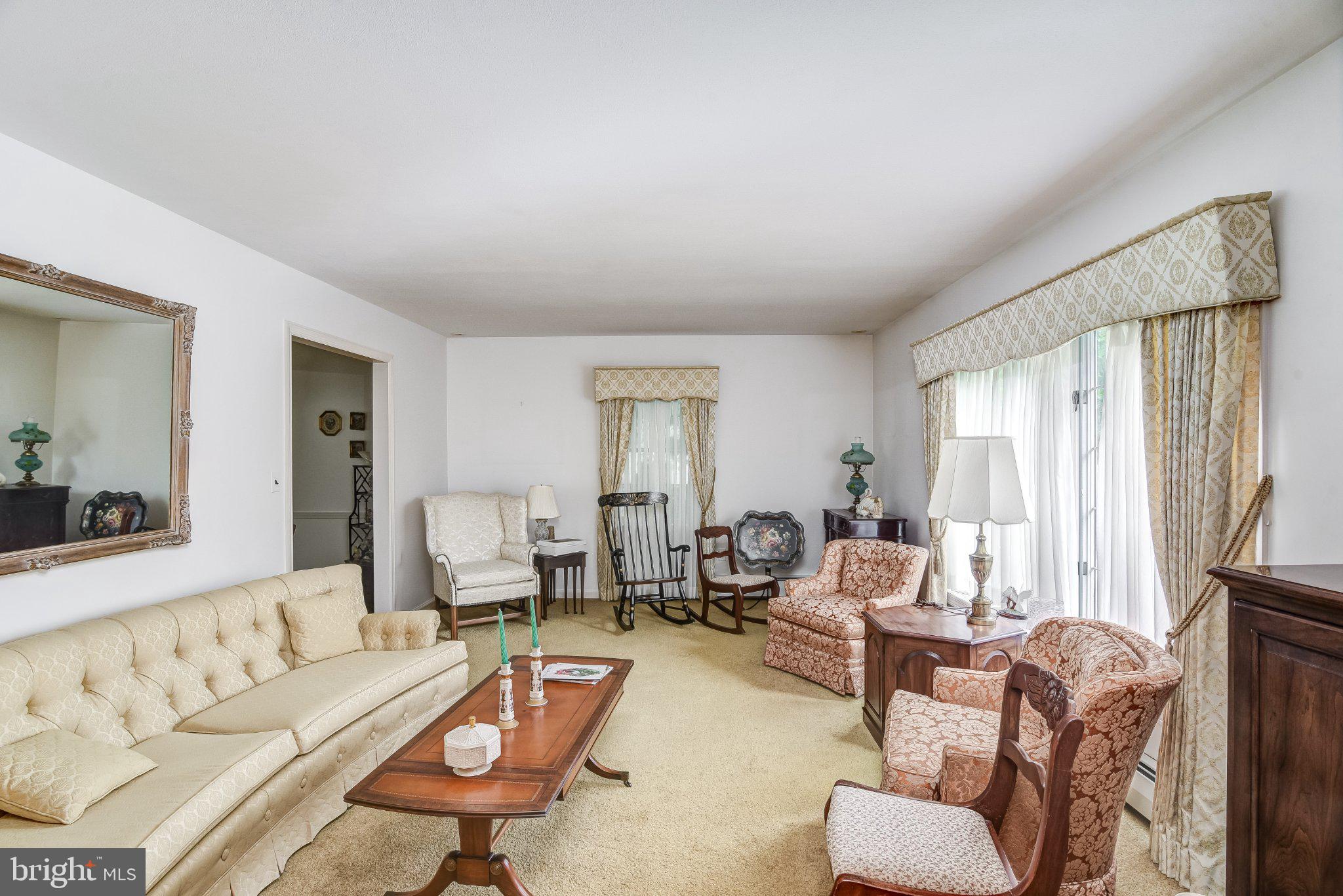 19 Crown Road Trenton, NJ 08638 - Photo 5 of 27 Bright and inviting living space.