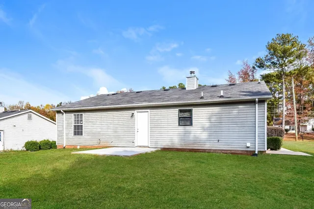 a front view of house with yard