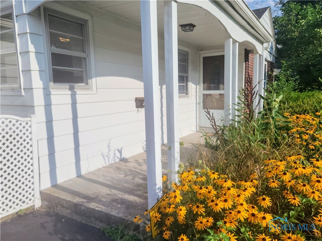 2104 Woonsocket Road Toledo, OH 43615 - Photo 2 of 12 Gallery Image 2