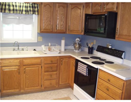 1110 Mission Road Latrobe, PA 15650 - Photo 5 of 18 Kitchen.