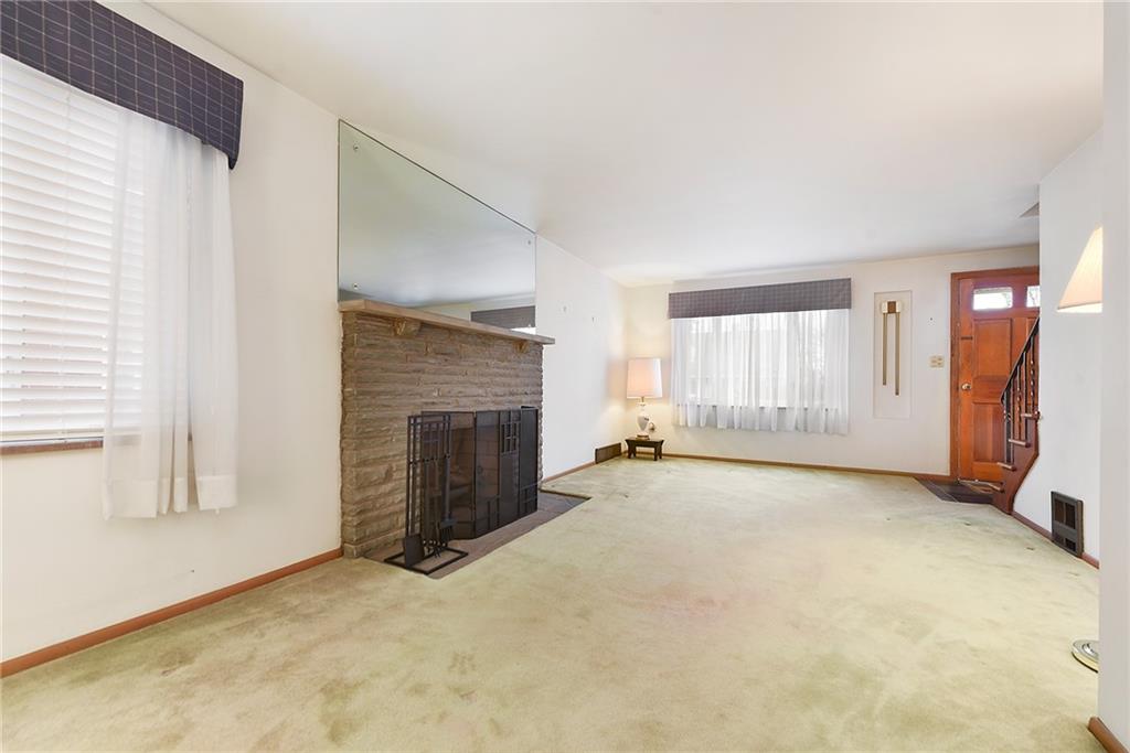 398 Hoffman Road Pittsburgh, PA 15212 - Photo 4 of 28 Gallery Image 4
