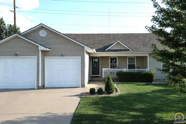 $379,000 | 3007 South Parkway Court, Emporia, KS 66801
