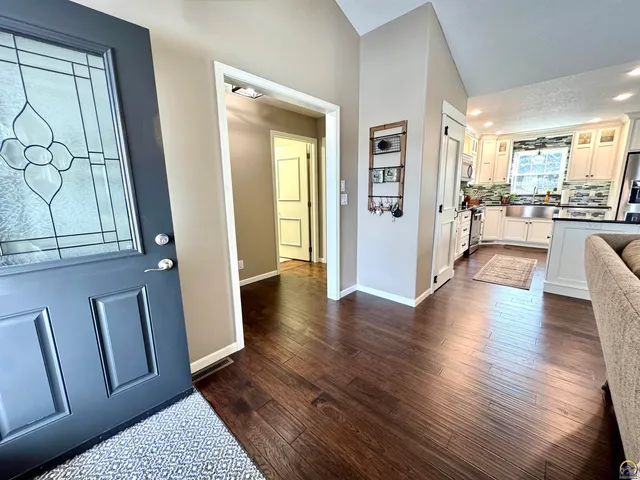 $379,000 | 3007 South Parkway Court, Emporia, KS 66801