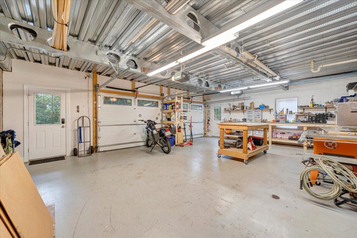 1236 Longview Road Roanoke, VA 24018 - Photo 42 of 58 042