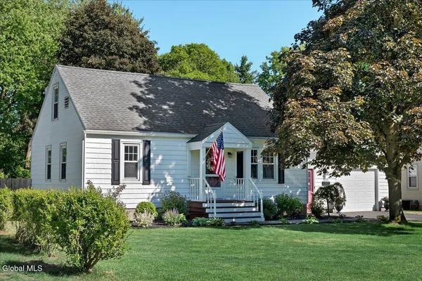 $325,000 | 3025 Evelyn Drive, Schenectady, NY 12303