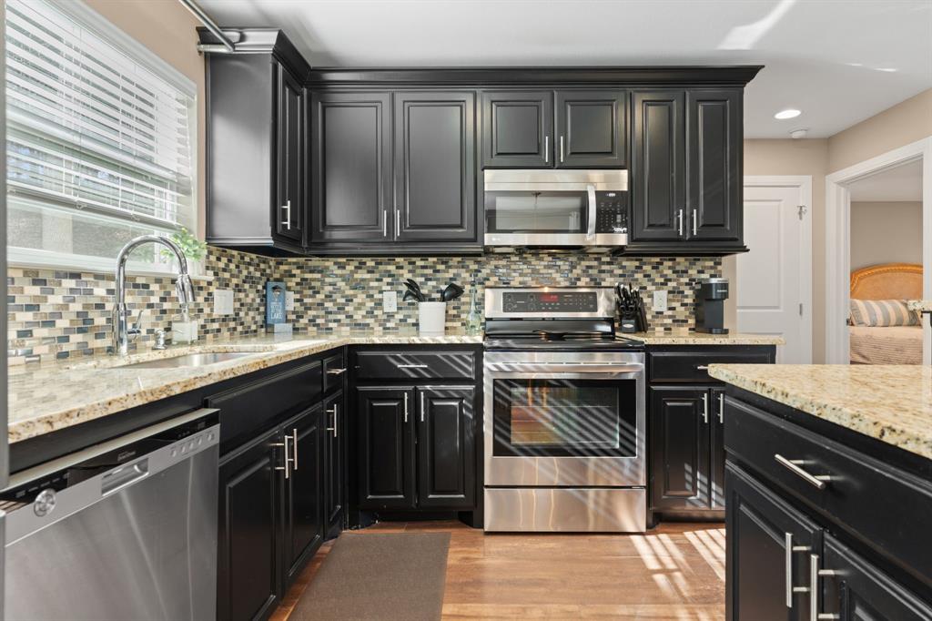 150 Spanish Trail Pottsboro, TX 75076 - Photo 10 of 36 a kitchen with a sink stove and microwave