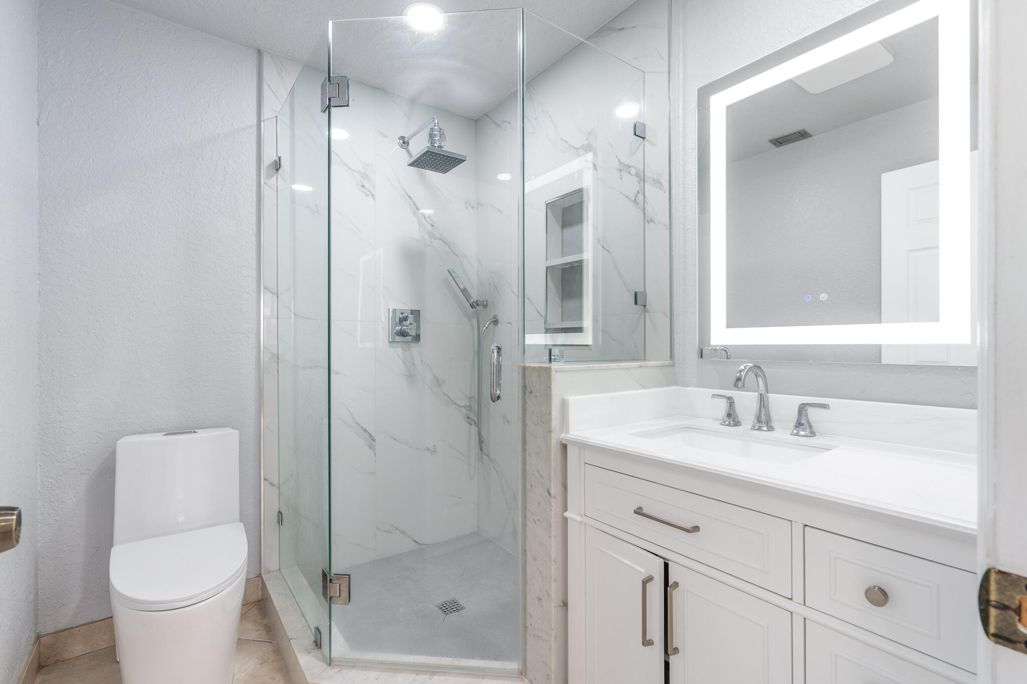 9205 Southwest 5th Street, Unit B Boca Raton, FL 33428 - Photo 12 of 27 Primary Bath