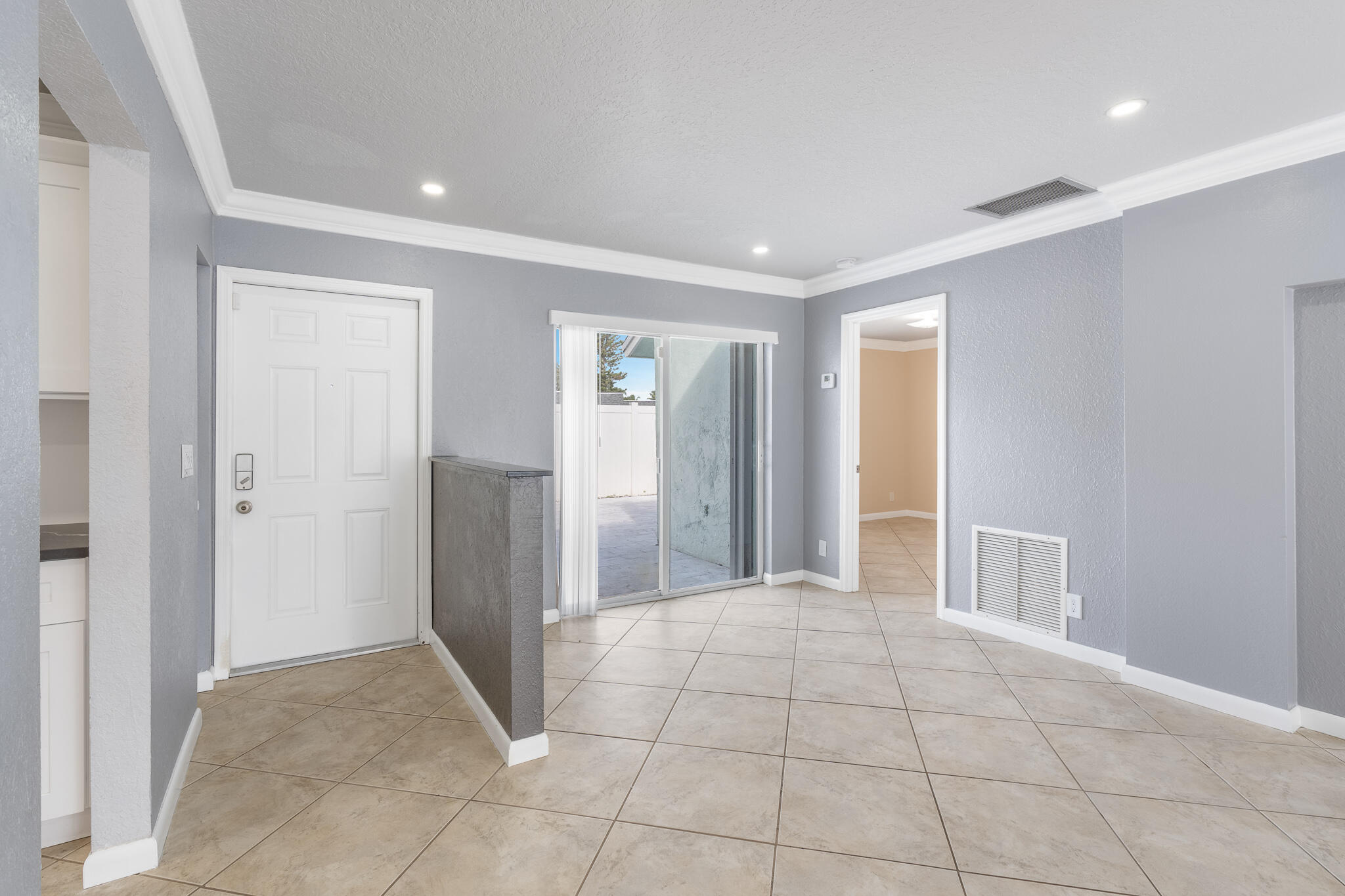 9205 Southwest 5th Street, Unit B Boca Raton, FL 33428 - Photo 3 of 27 Foyer