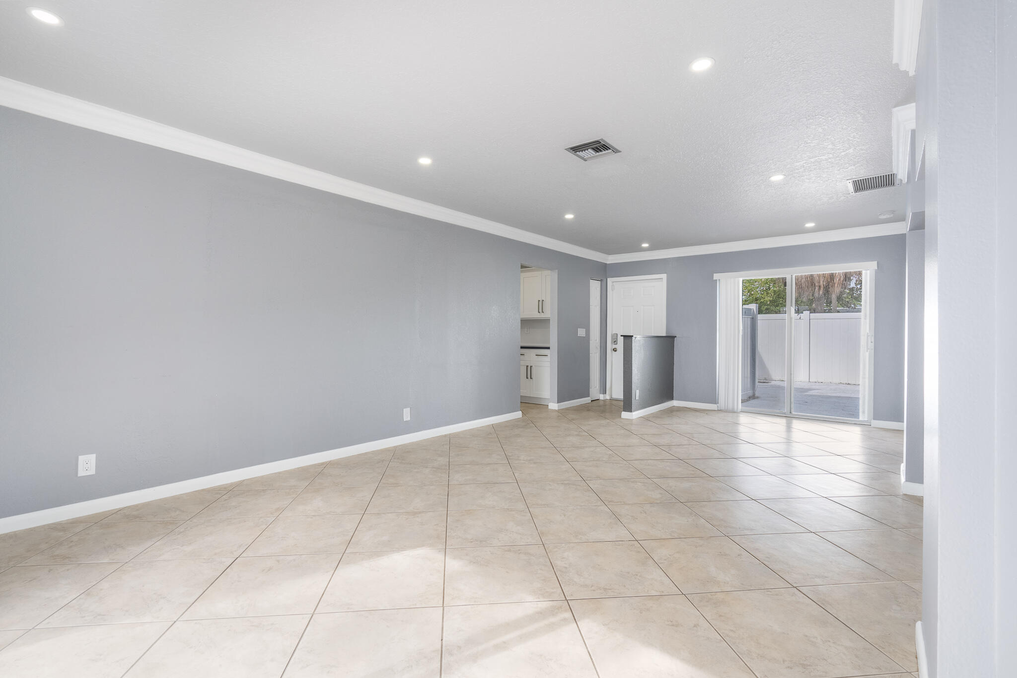 9205 Southwest 5th Street, Unit B Boca Raton, FL 33428 - Photo 4 of 27 Living and Dining