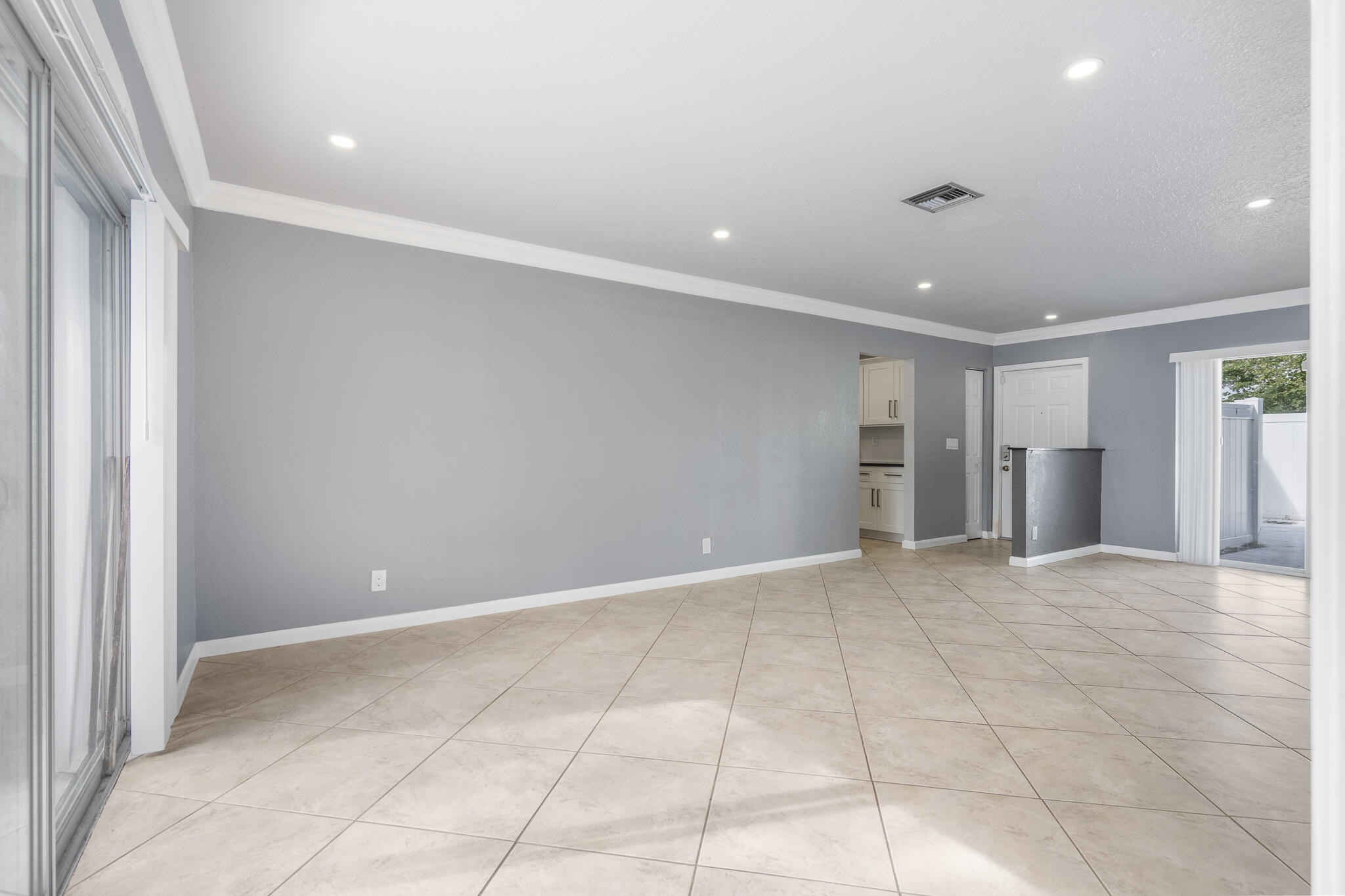 9205 Southwest 5th Street, Unit B Boca Raton, FL 33428 - Photo 5 of 27 Living Room