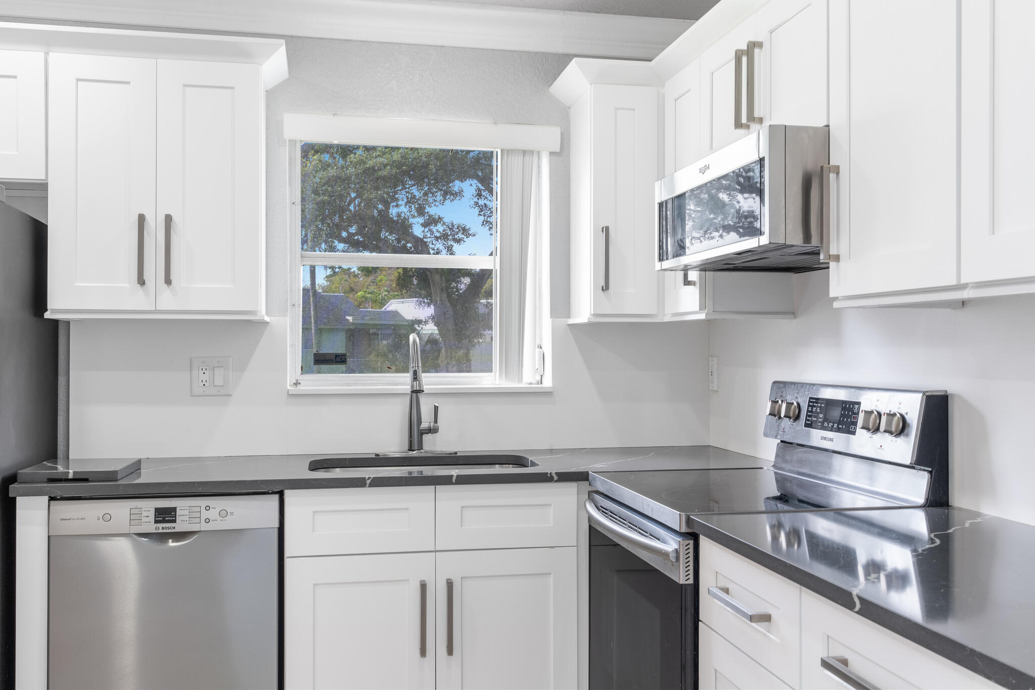 9205 Southwest 5th Street, Unit B Boca Raton, FL 33428 - Photo 7 of 27 Kitchen