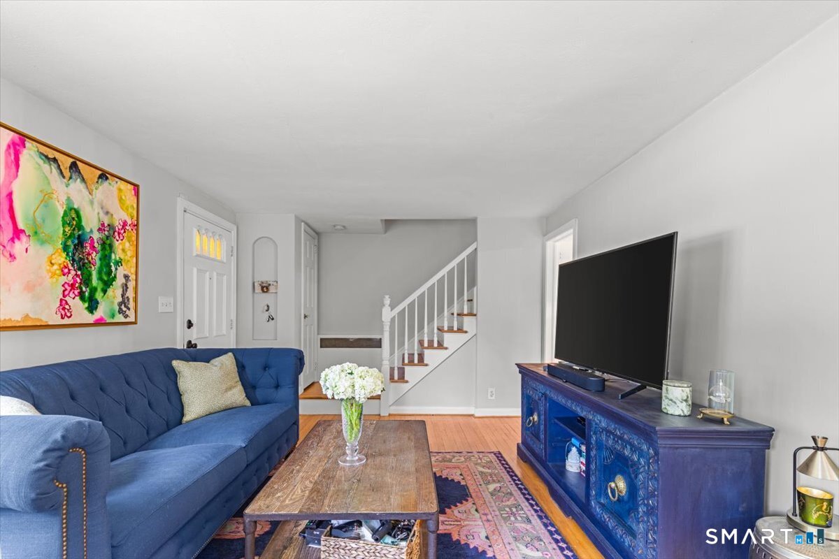 42 Gifford Road West Hartford, CT 06119 - Photo 3 of 28