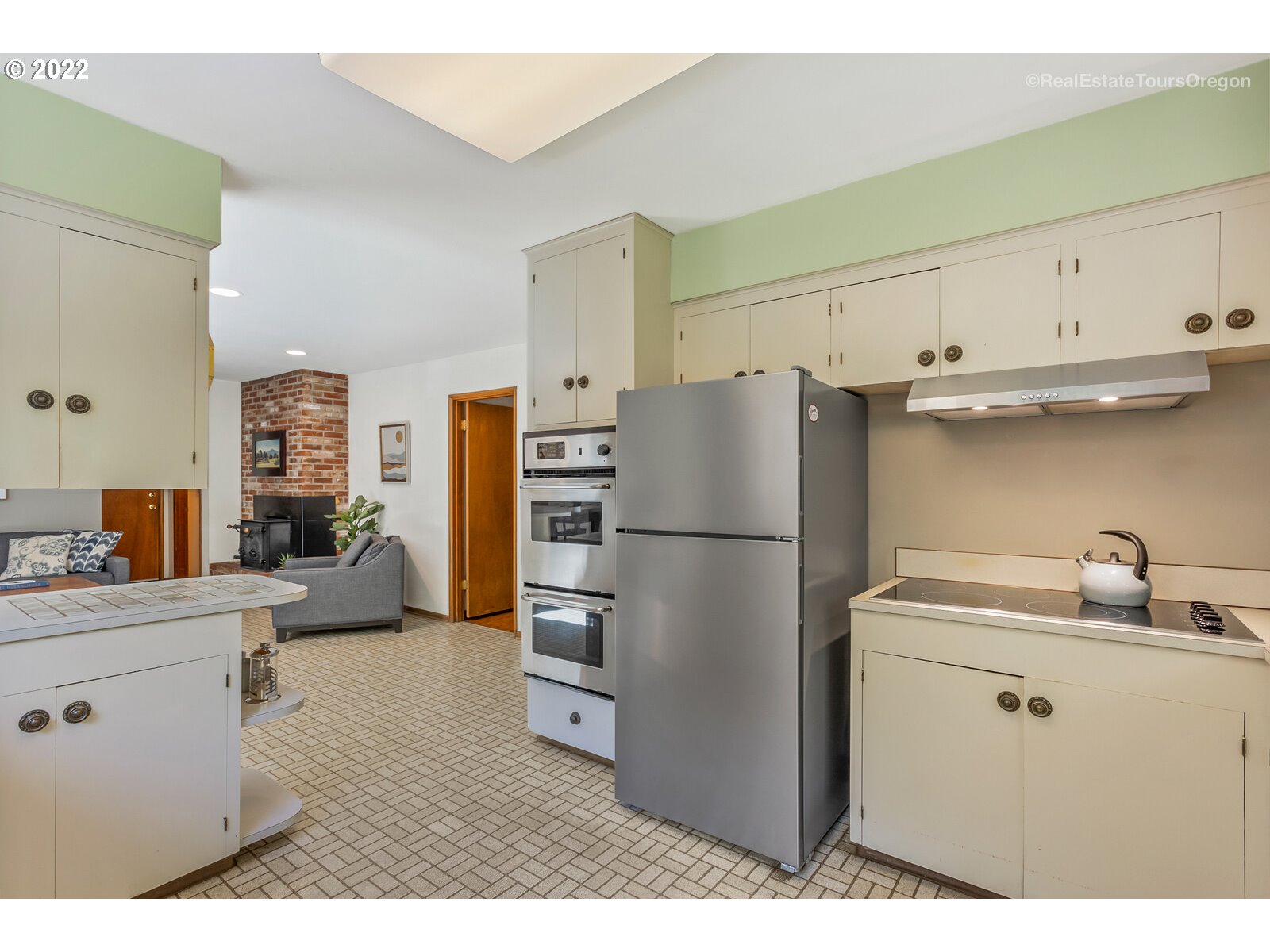 6960 Southwest Raleighwood Lane Portland, OR 97225 - Photo 12 of 32 Gallery Image 12