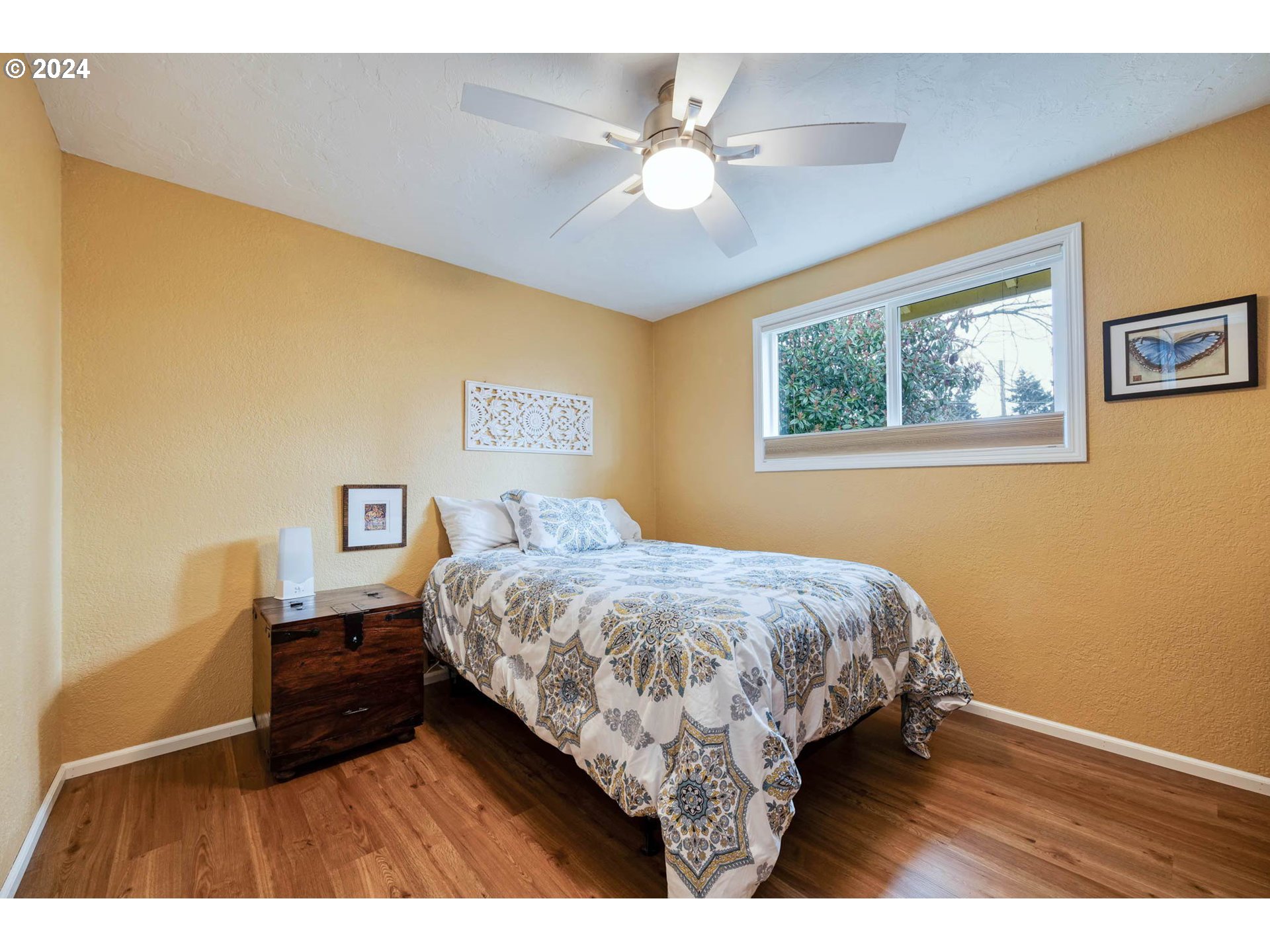 3672 Harlow Road Eugene, OR 97401 - Photo 19 of 36 a bedroom with a bed window and a wall painting