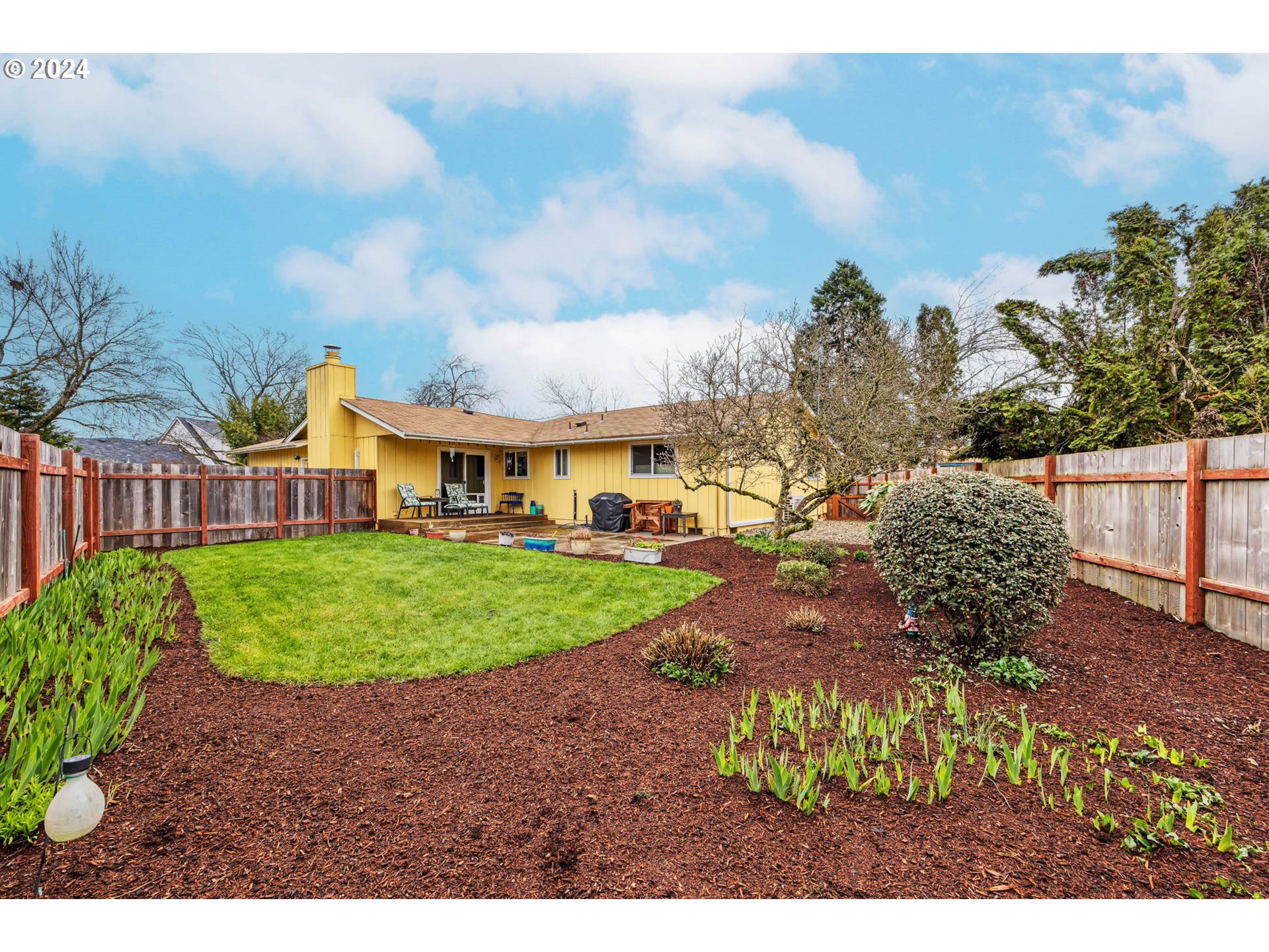 3672 Harlow Road Eugene, OR 97401 - Photo 24 of 36 a view of a street with a building in the background