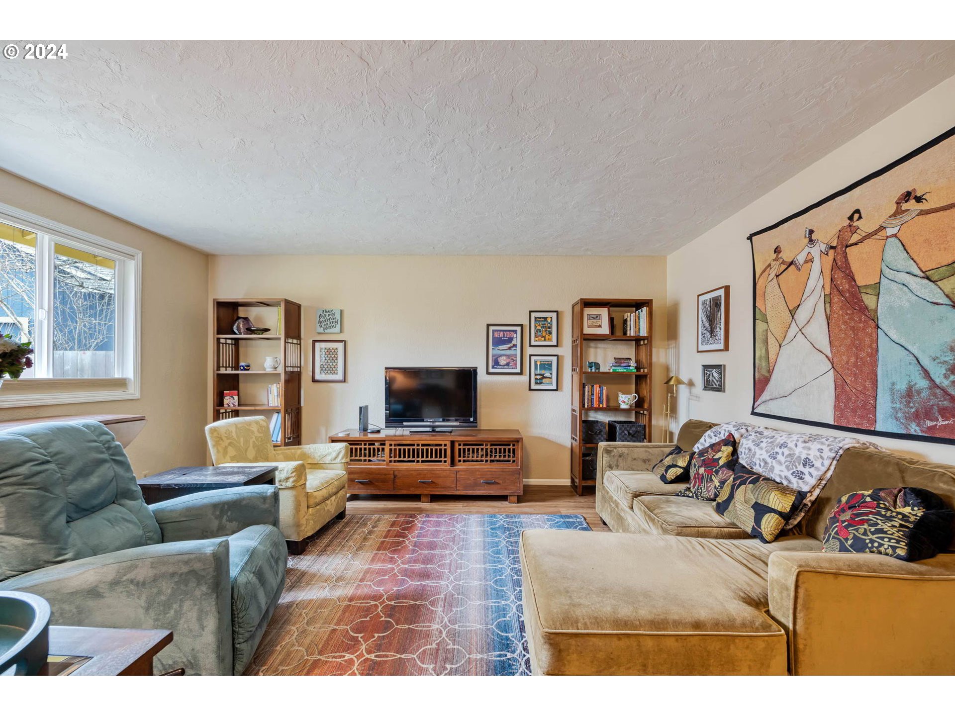 3672 Harlow Road Eugene, OR 97401 - Photo 4 of 36 a living room with furniture and a flat screen tv