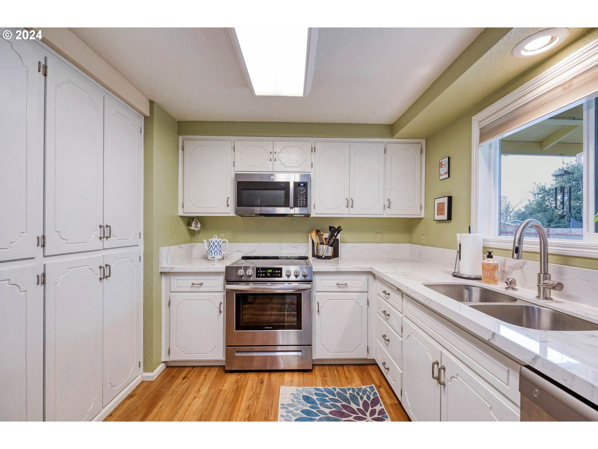 3672 Harlow Road Eugene, OR 97401 - Photo 9 of 36 a kitchen with a sink stove and refrigerator