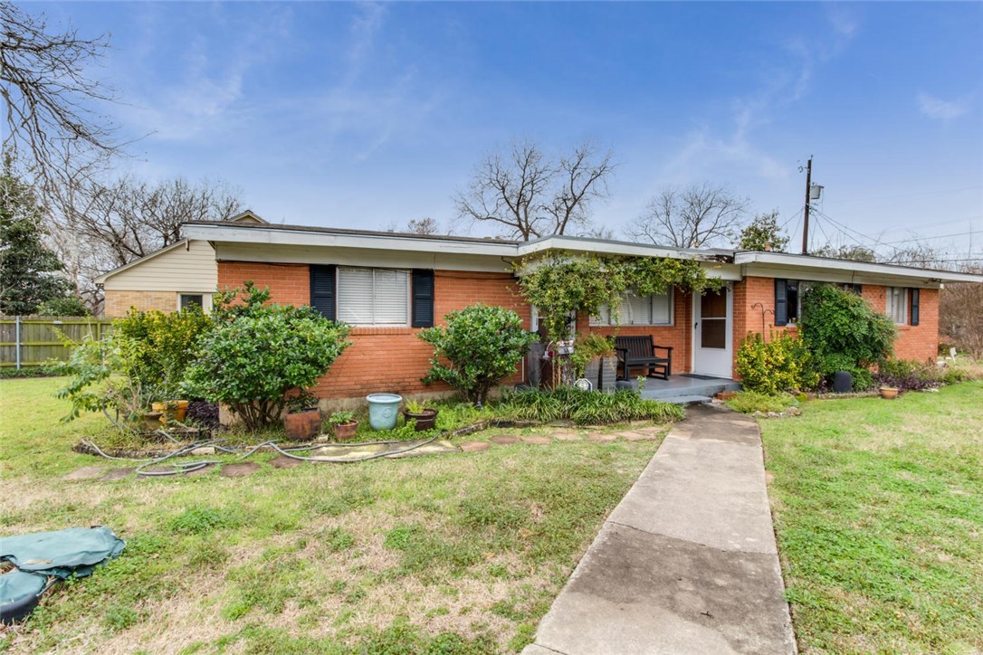 1412 Hartford Road Austin, TX 78703 - Photo 1 of 1 a front view of house with yard and green space