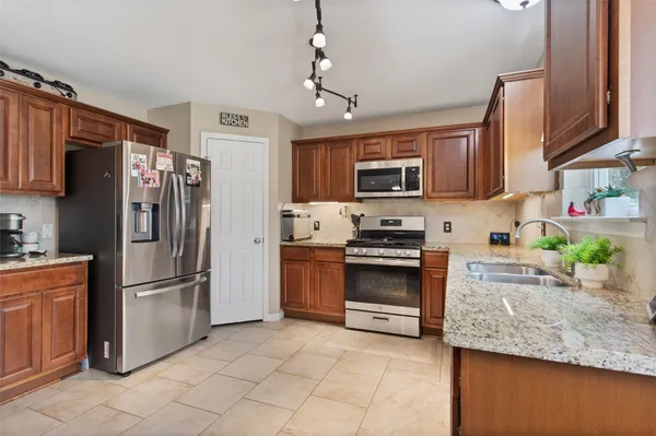 $298,000 | 2865 Misty Bay Drive, Dickinson, TX 77539