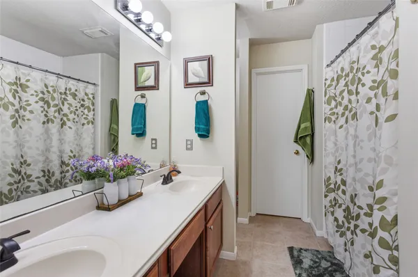 $298,000 | 2865 Misty Bay Drive, Dickinson, TX 77539