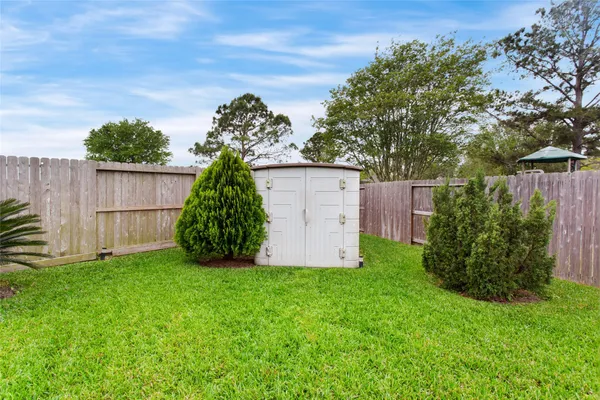 $298,000 | 2865 Misty Bay Drive, Dickinson, TX 77539